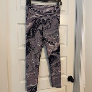 Victoria's Secret Black and Gray Patterned Leggings